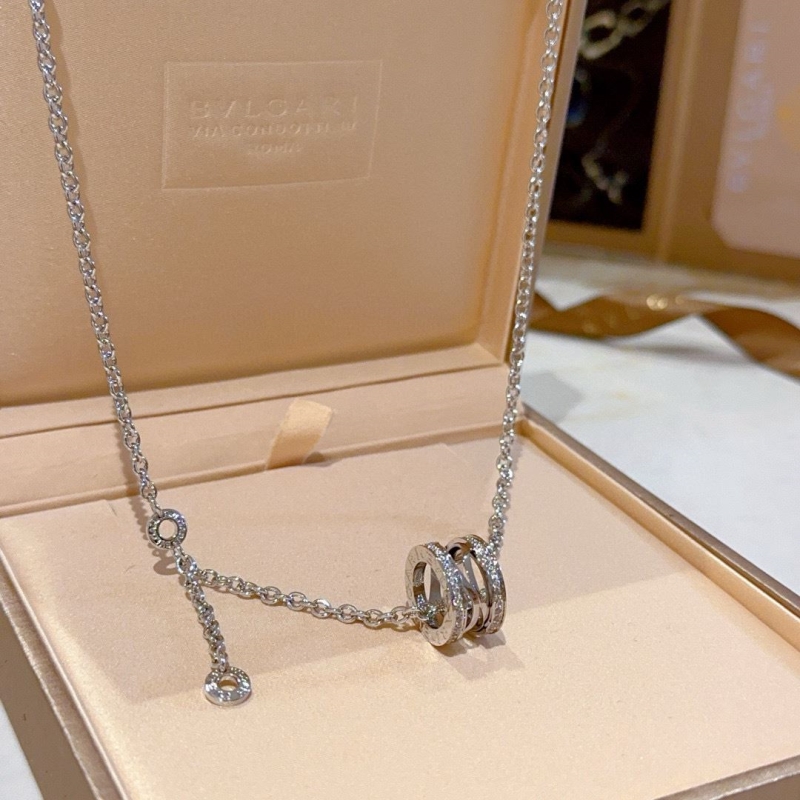 Bv1g*ai necklaces